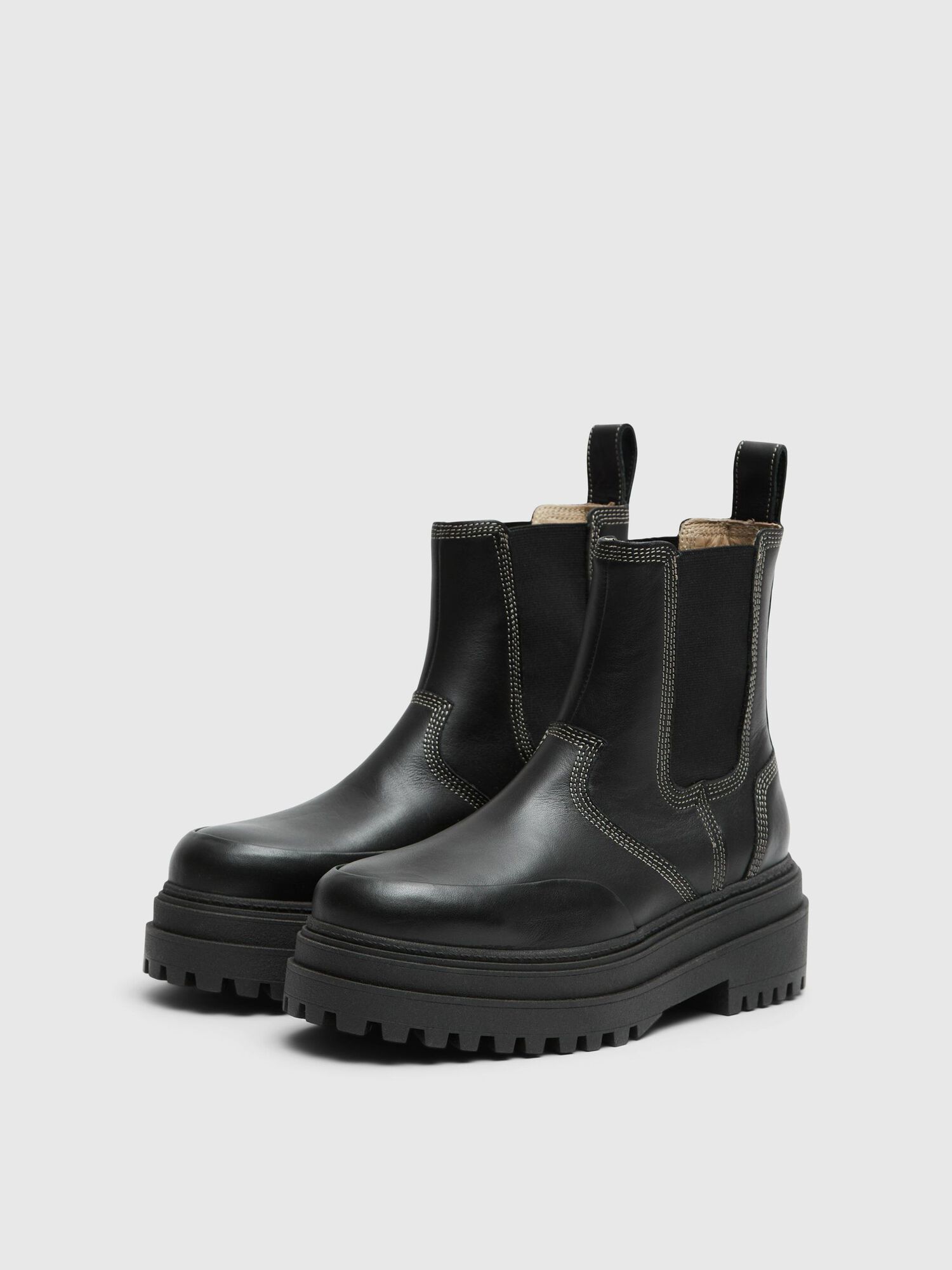16091600_emily-leather-chelsea-boot_black_04-1